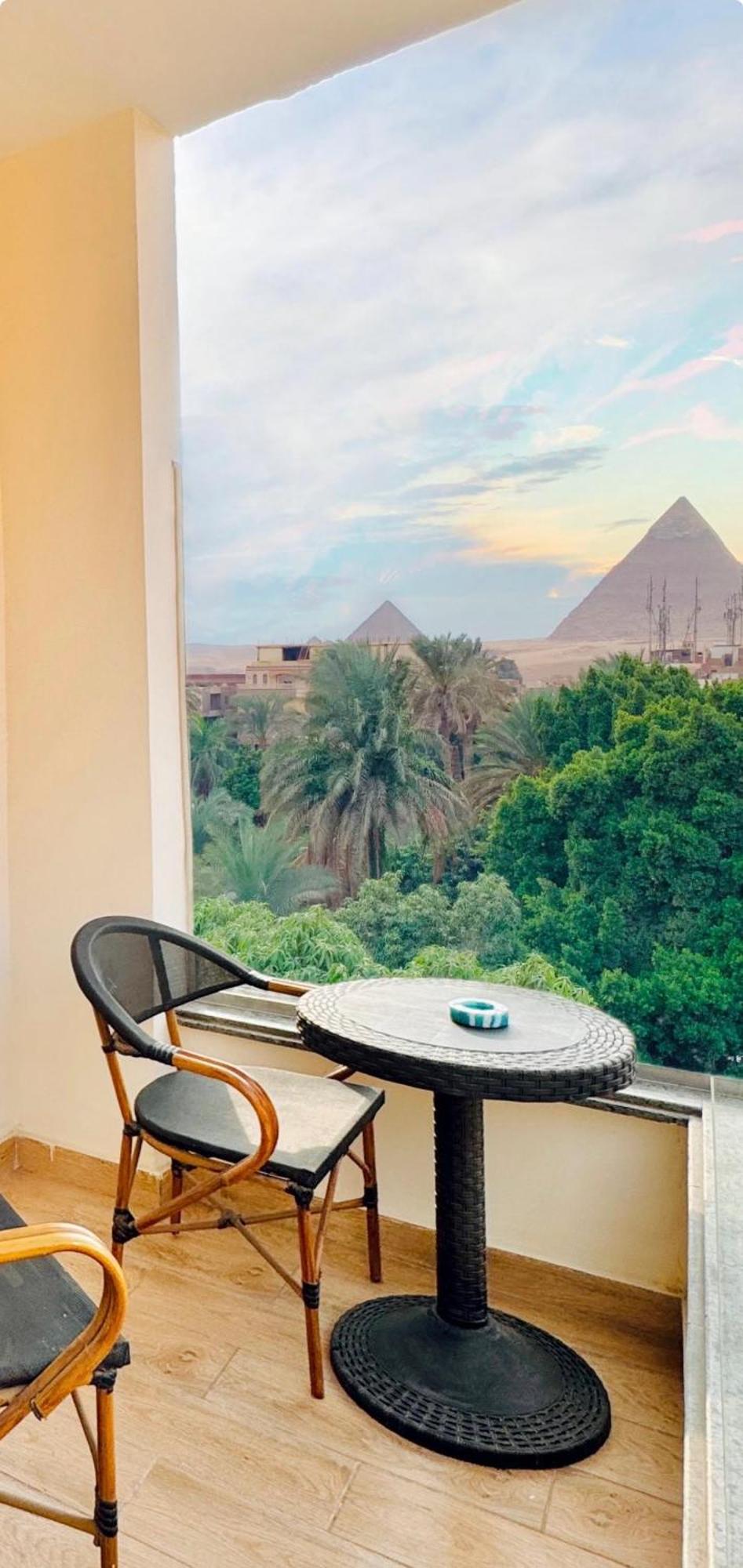 Sphinx Gate Pyramids View El Cairo